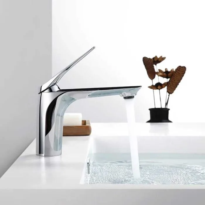 Chrome Hot and Cold Single Handle Bathroom Basin Faucet